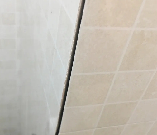 蒲县瓷砖空鼓维修公司分享阳台瓷砖脱落的修复过程可以分为以下几个步骤
